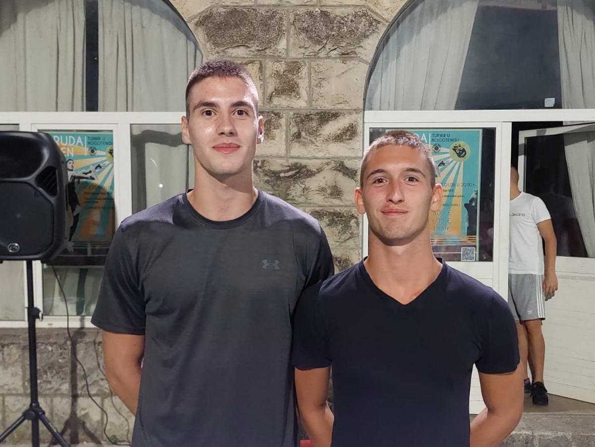 A JE TO